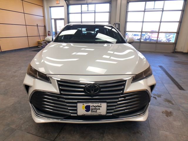 Used 2019 Toyota Avalon Limited image 2