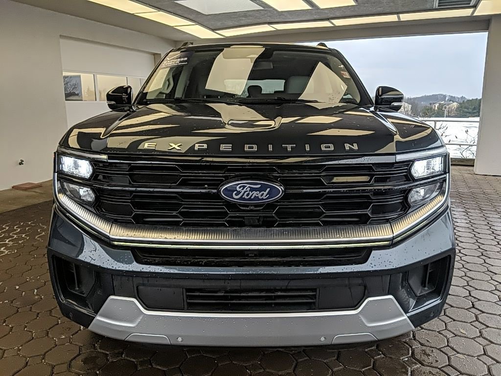 Certified 2025 Ford Expedition Max Platinum w/ Driver's Package video 2