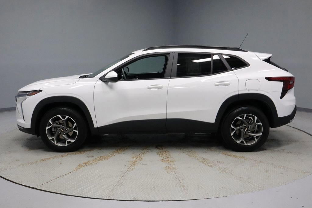 Used 2024 Chevrolet Trax LT image 2