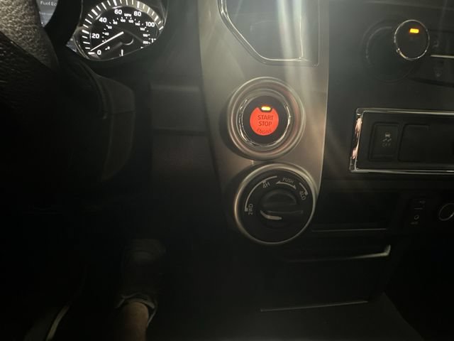 Used 2018 Nissan Titan SV AWD/4WD image 27