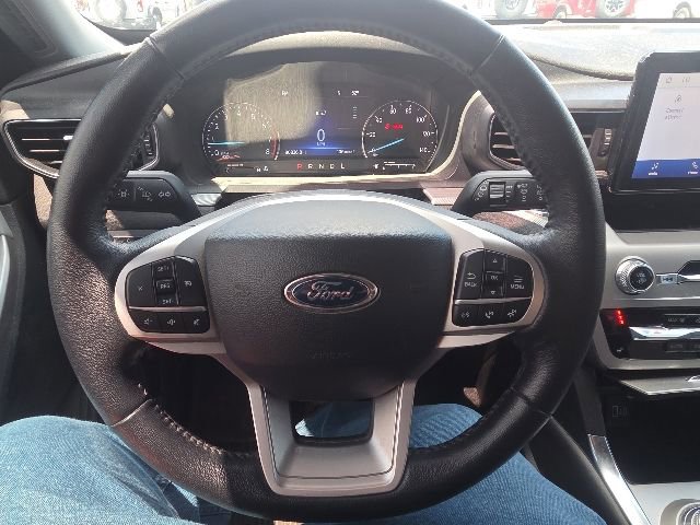 Certified 2022 Ford Explorer XLT w/ Equipment Group 202A RWD image 38