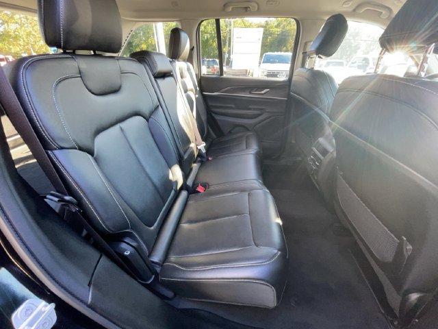 Used 2023 Jeep Grand Cherokee Limited AWD/4WD image 31
