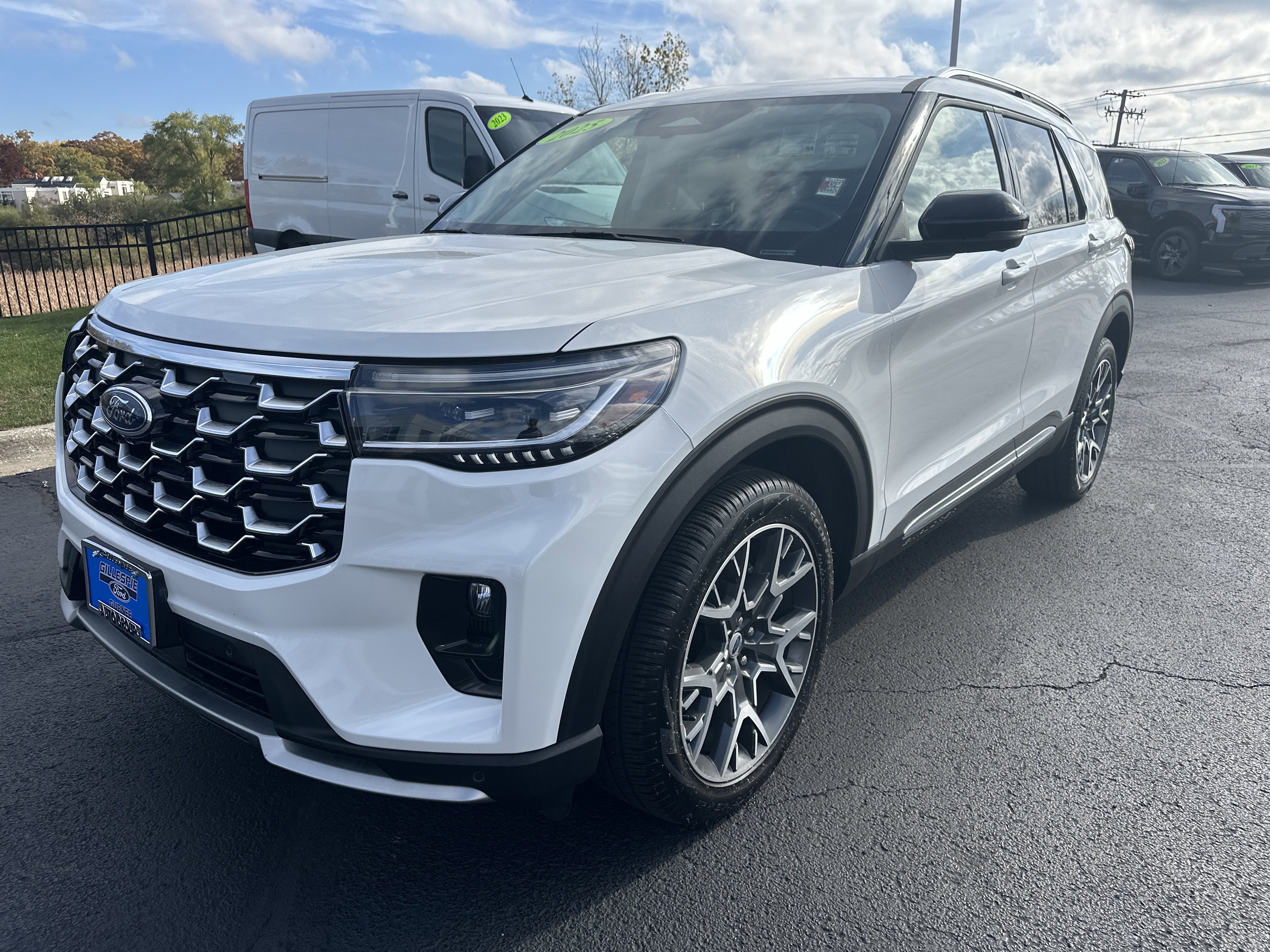 Certified 2025 Ford Explorer Platinum w/ Ultimate Package image 7