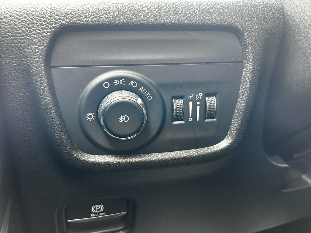 Used 2022 Jeep Grand Cherokee Limited AWD/4WD image 27