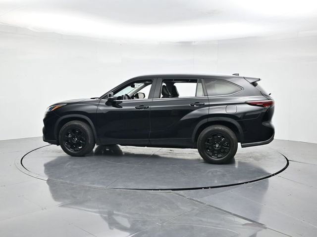 Used 2024 Toyota Highlander XLE FWD image 7
