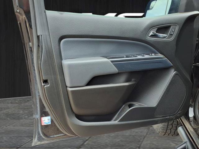 Used 2022 Chevrolet Colorado Z71 w/ Z71 Midnight Edition RWD image 25