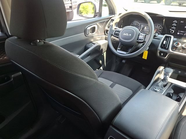 Used 2022 Kia Sorento LX FWD image 17