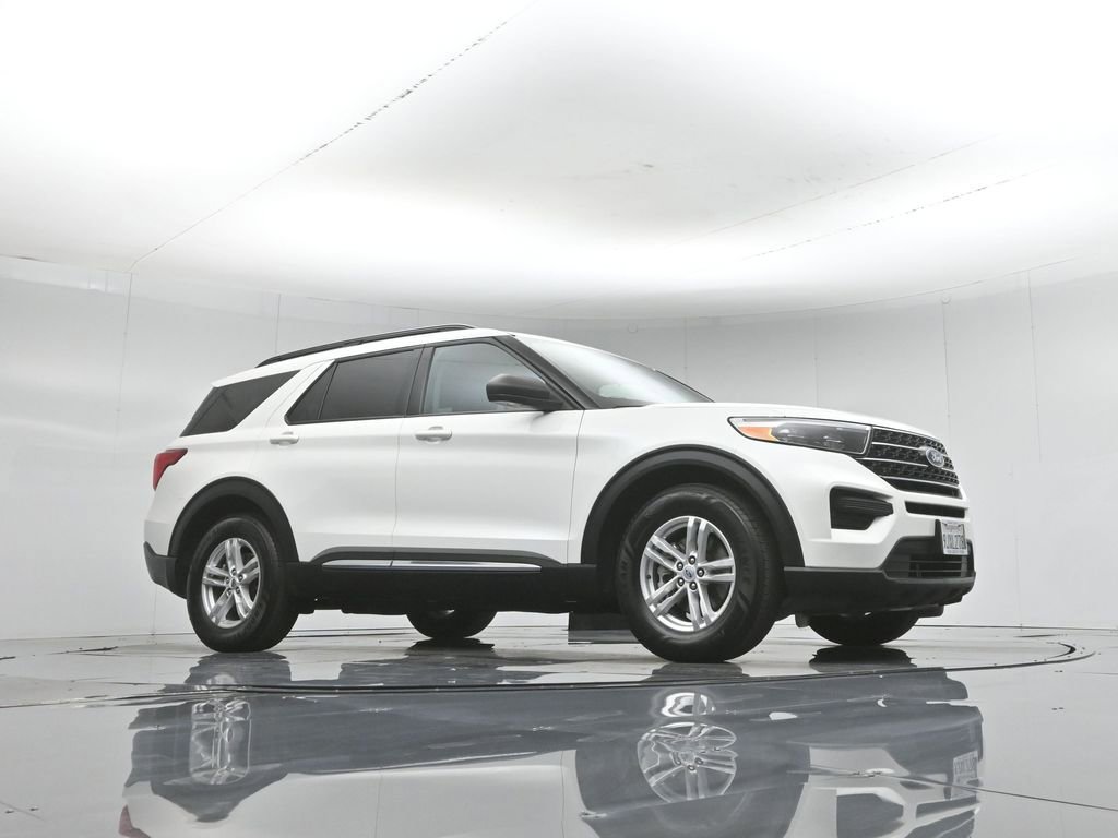 Certified 2023 Ford Explorer XLT RWD image 4