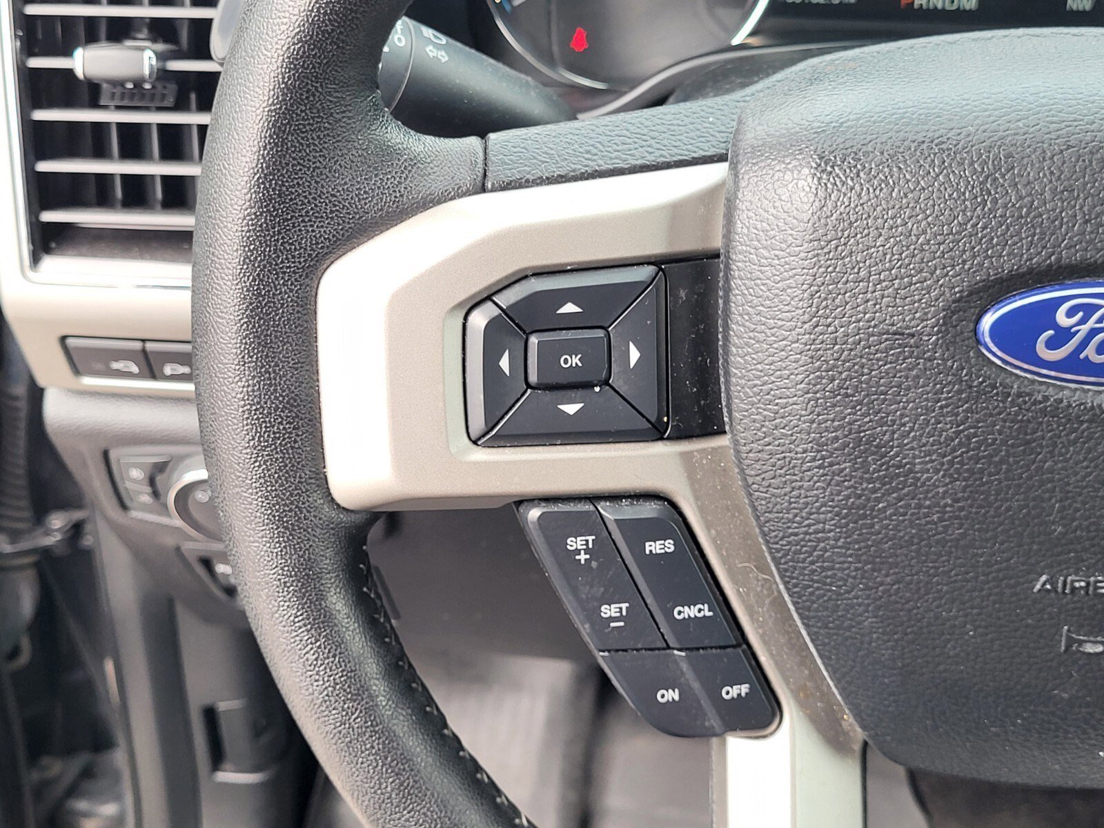 Certified 2019 Ford F150 Lariat w/ Equipment Group 502A Luxury image 28