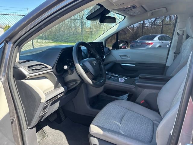 Used 2023 Toyota Sienna LE FWD image 15