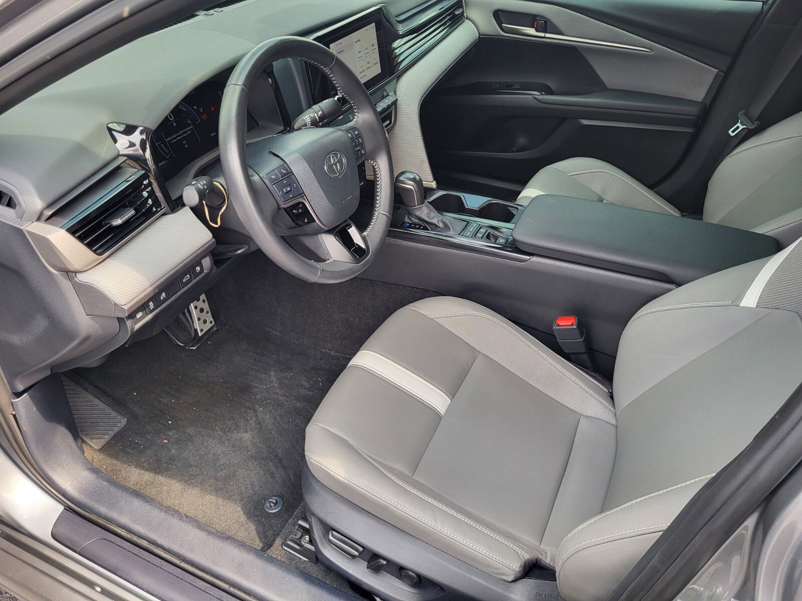 Used 2025 Toyota Camry SE w/ Convenience Package FWD image 20