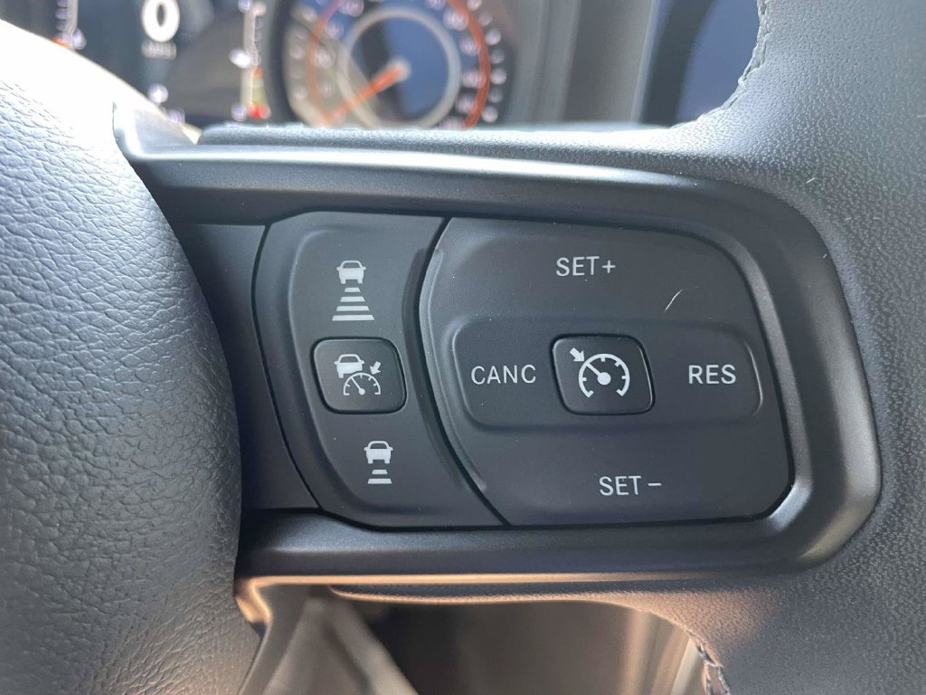 Used 2025 Jeep Gladiator Rubicon w/ Convenience Group AWD/4WD image 24