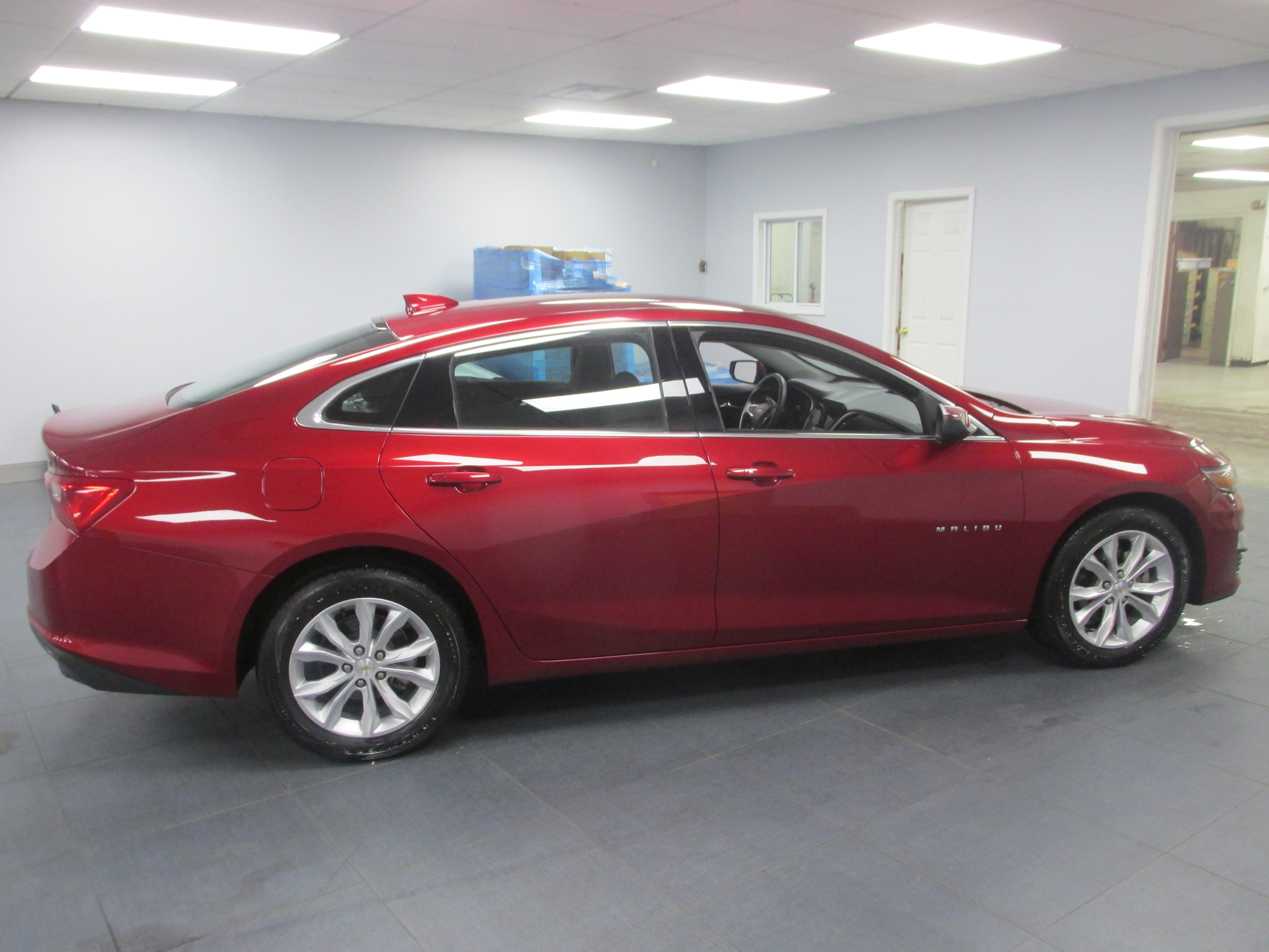 Used 2025 Chevrolet Malibu LT FWD image 4