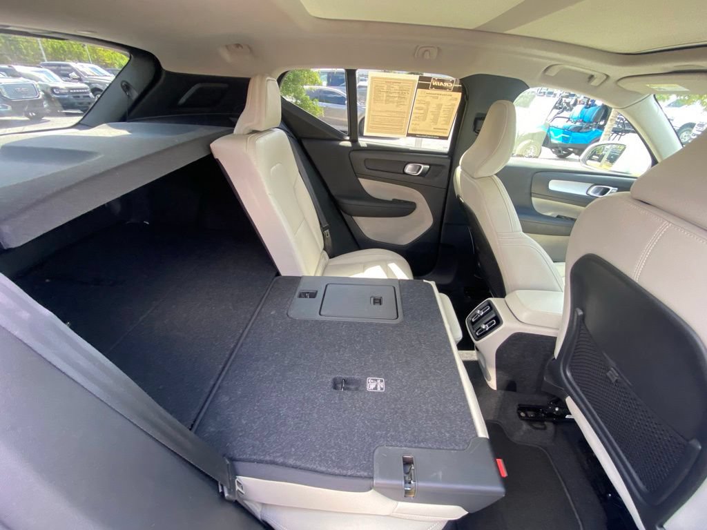 Used 2021 Volvo XC40 T4 Momentum FWD image 29