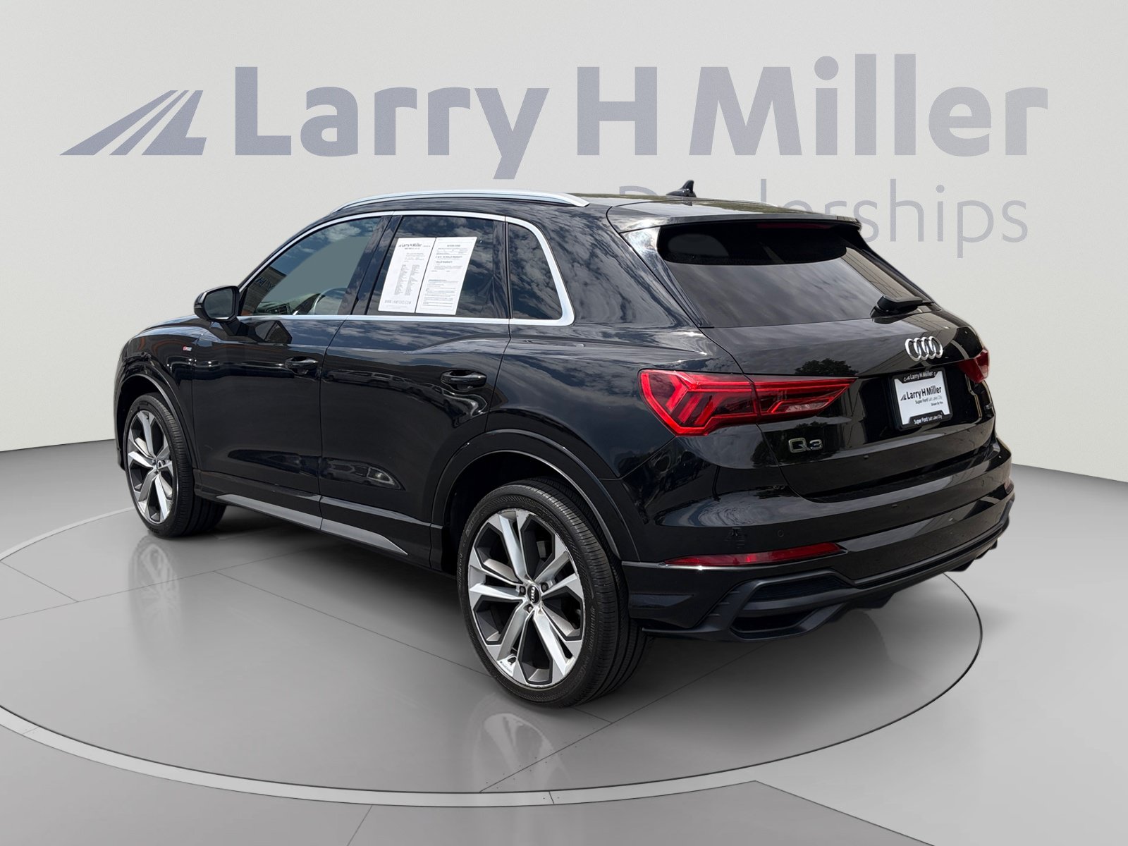 Used 2020 Audi Q3 2.0T Premium Plus w/ Premium Plus Package AWD/4WD image 3