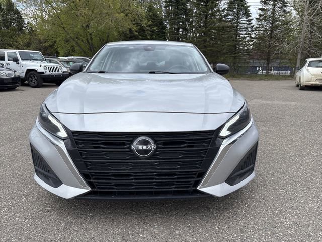Used 2024 Nissan Altima 2.5 SV FWD image 2