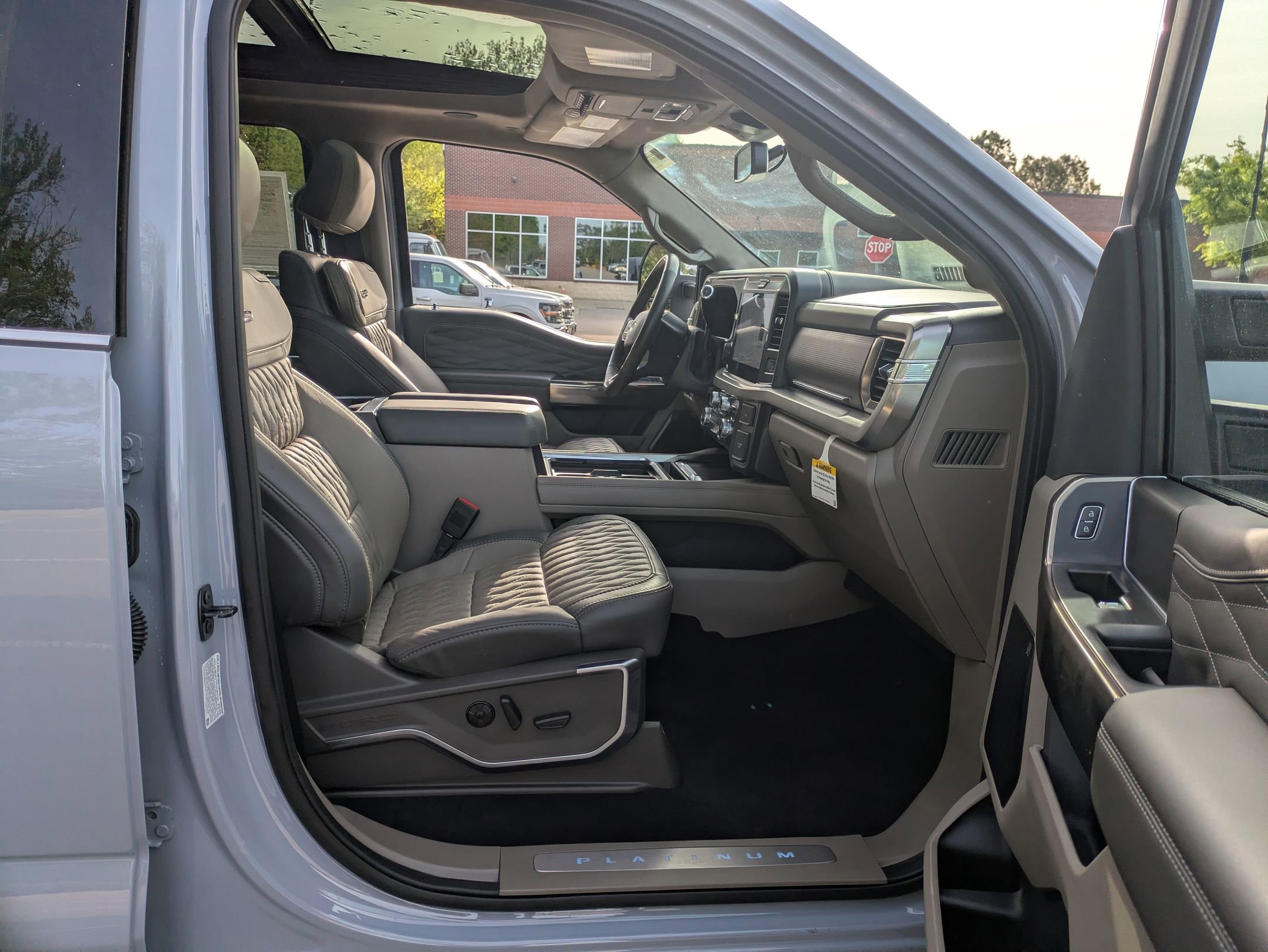 Certified 2025 Ford F450 Platinum w/ Platinum Plus Package AWD/4WD image 42