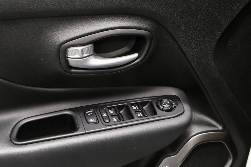 Used 2023 Jeep Renegade Latitude image 23