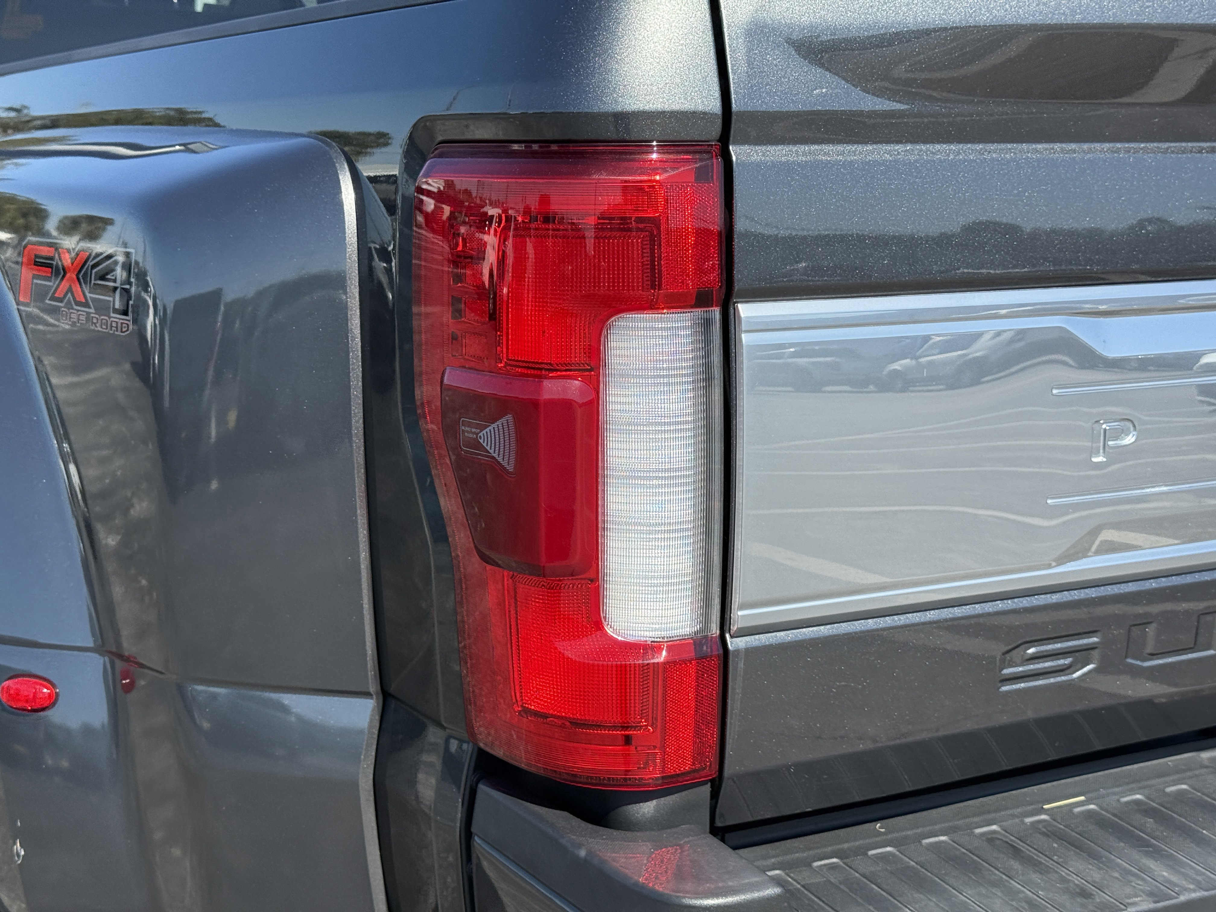 Certified 2018 Ford F450 Platinum w/ Platinum Ultimate Package image 6