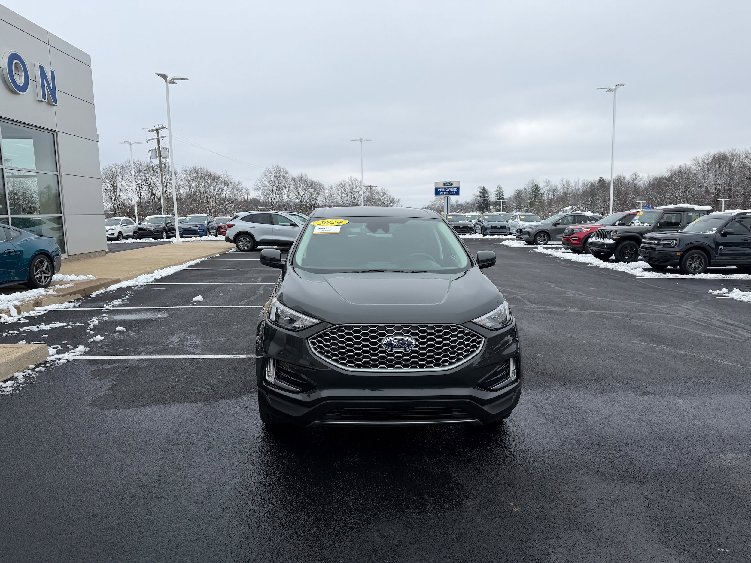 Certified 2024 Ford Edge SEL w/ Convenience Package AWD/4WD image 2