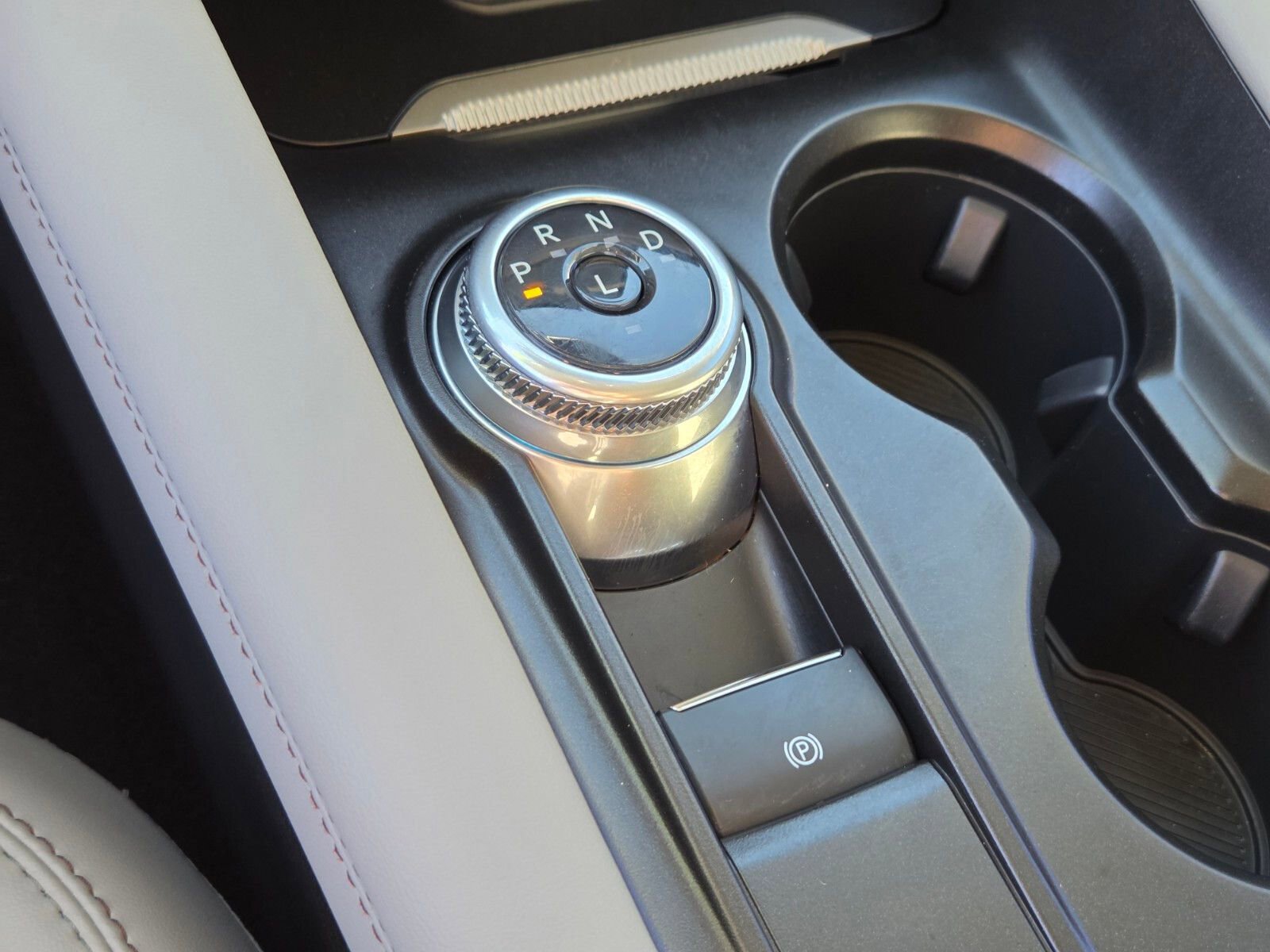 Certified 2025 Ford Explorer Active w/ Active Comfort Package image 25