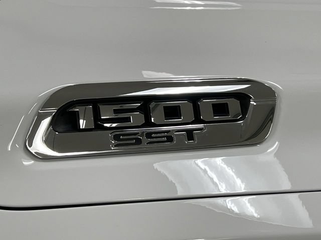 Used 2025 RAM 1500 Laramie AWD/4WD image 8