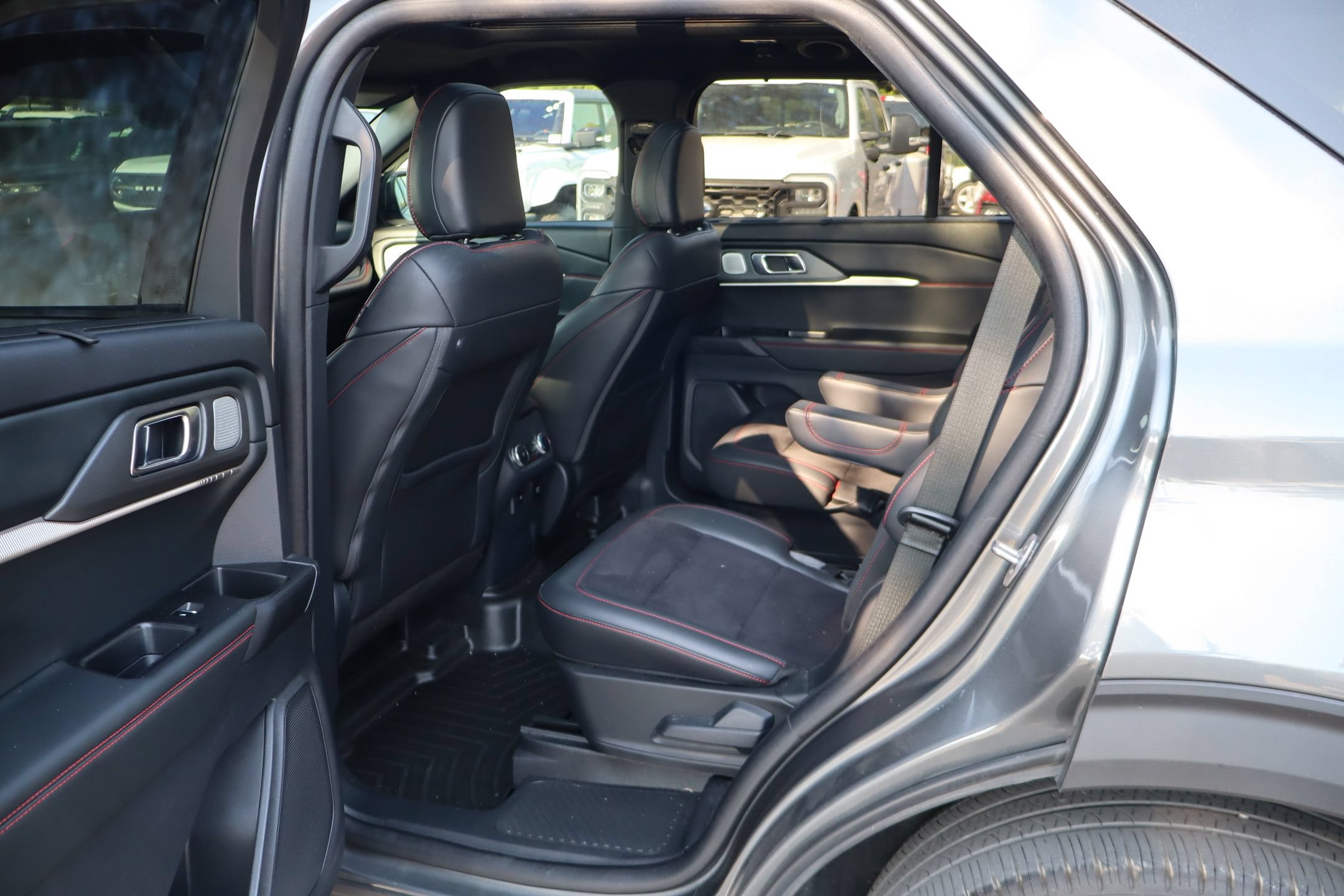 Certified 2025 Ford Explorer ST AWD/4WD image 28