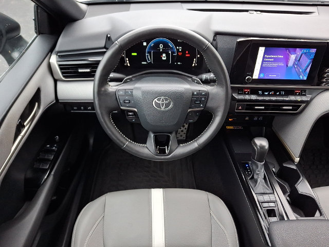 Used 2025 Toyota Camry SE w/ Convenience Package FWD image 12