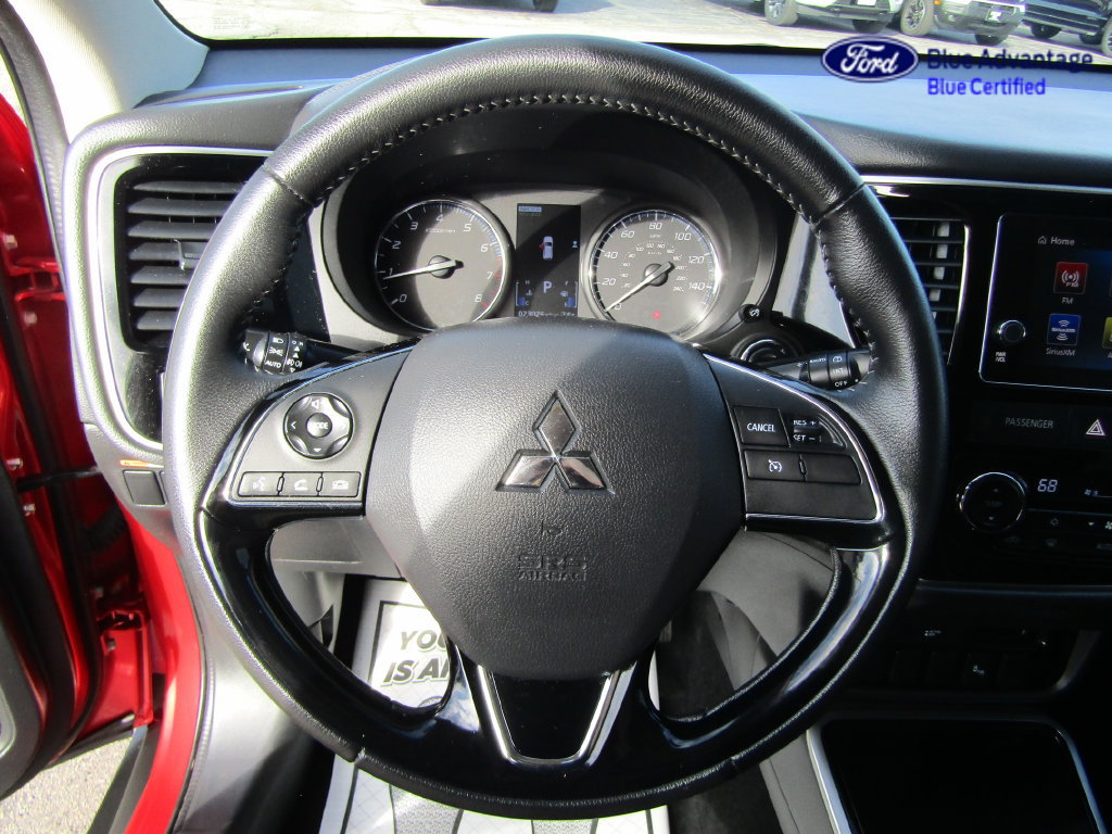 Used 2018 Mitsubishi Outlander SEL AWD/4WD image 19