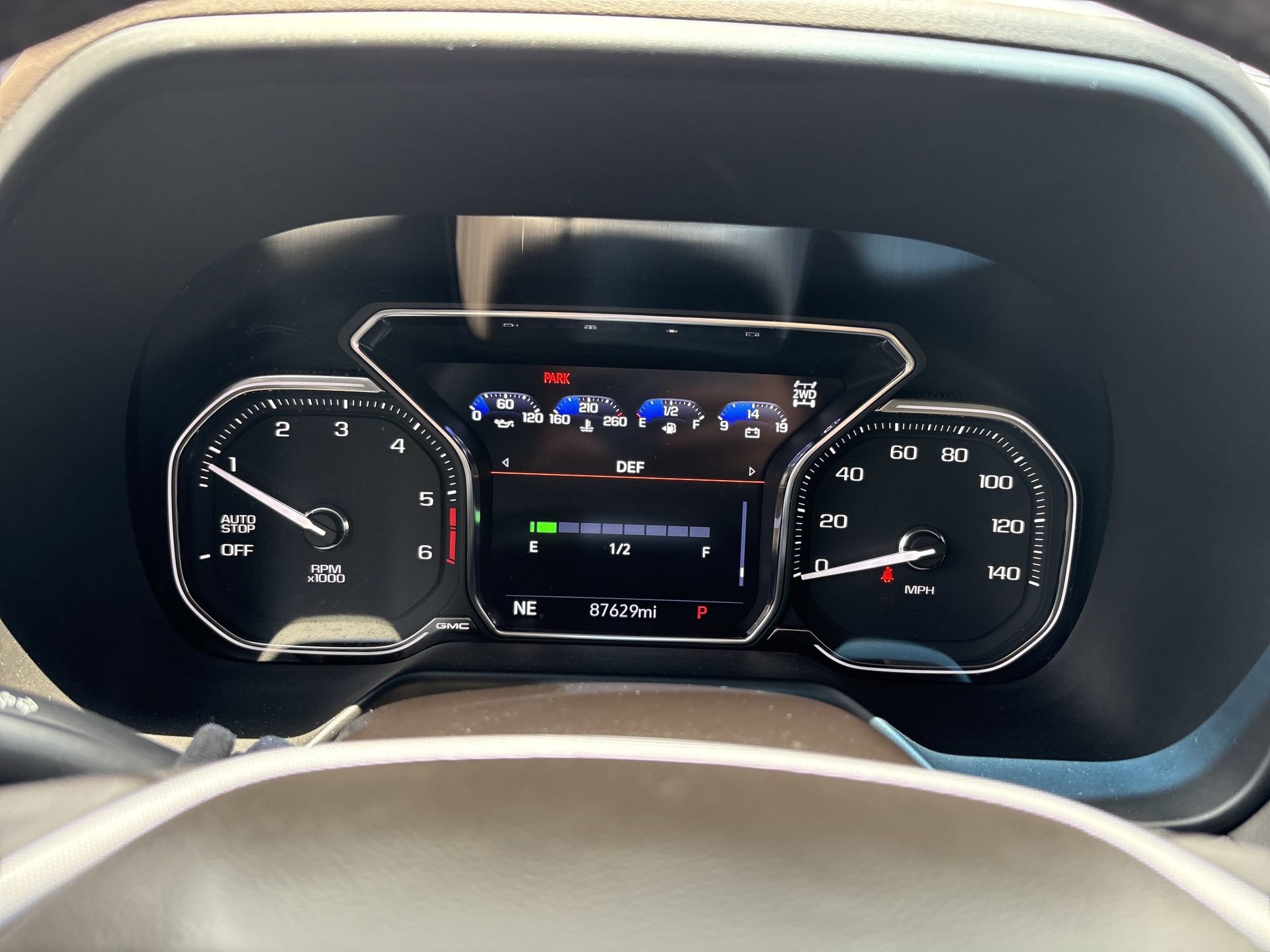 Used 2021 GMC Yukon SLT w/ SLT Luxury Package AWD/4WD image 11