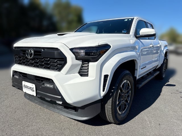 Used 2024 Toyota Tacoma TRD Sport w/ TRD Sport Upgrade Package AWD/4WD image 4