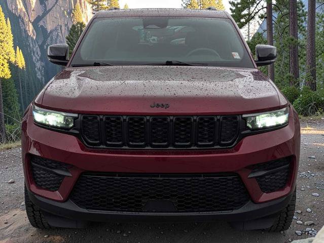 Used 2023 Jeep Grand Cherokee Altitude AWD/4WD image 9