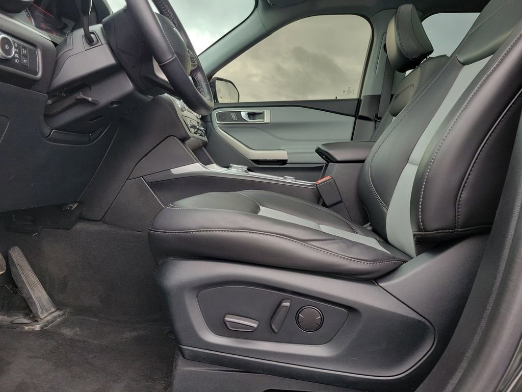 Certified 2022 Ford Explorer XLT w/ Equipment Group 202A image 18
