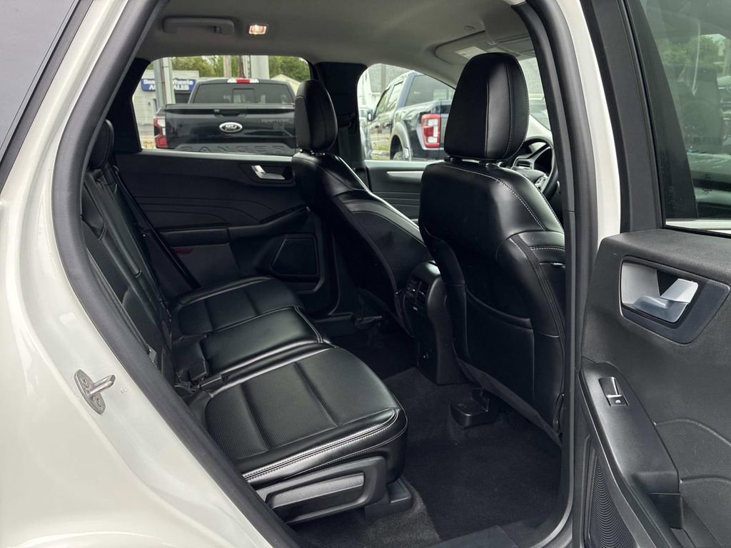 Certified 2024 Ford Escape Platinum AWD/4WD image 10