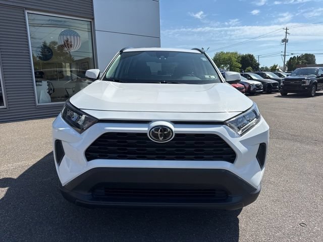 Used 2021 Toyota RAV4 LE AWD/4WD image 3