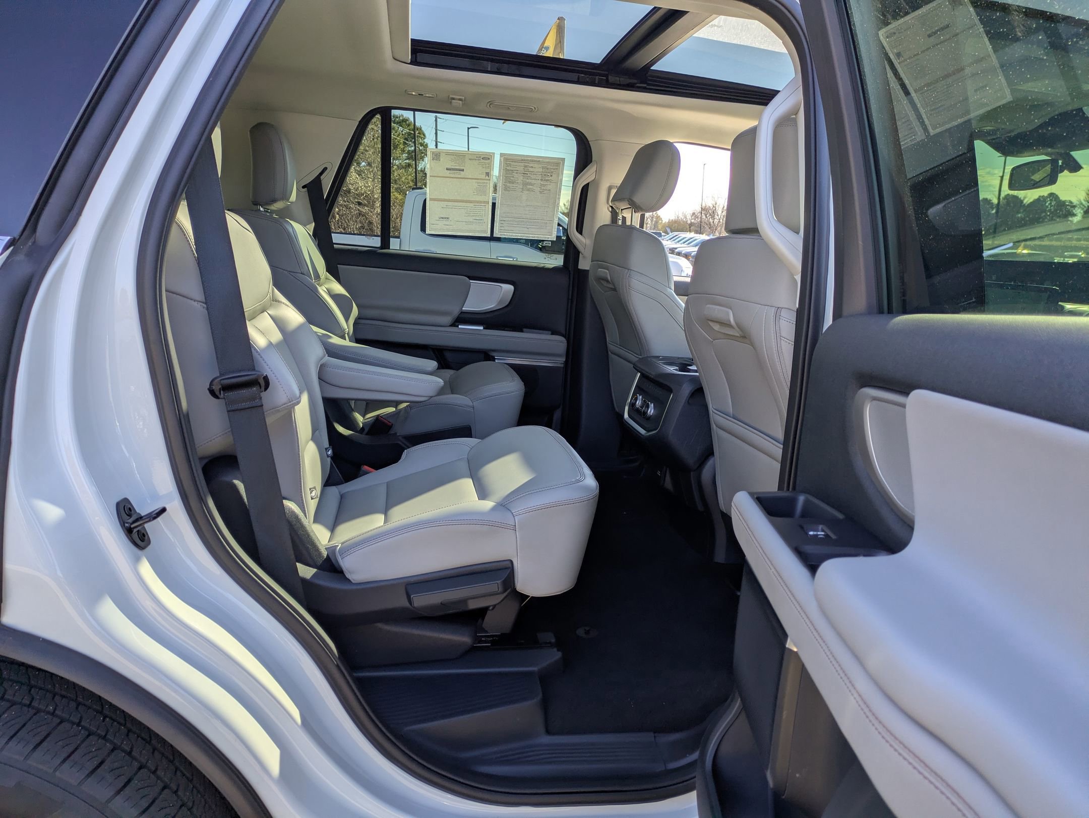 Certified 2025 Ford Expedition Active image 34