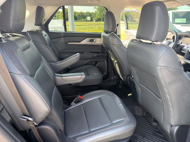 Certified 2025 Ford Explorer Active w/ Active Comfort Package RWD image 13