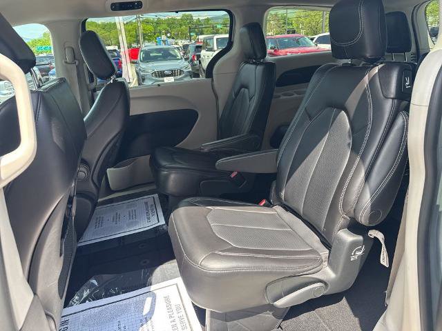 Used 2023 Chrysler Pacifica Touring-L FWD image 23