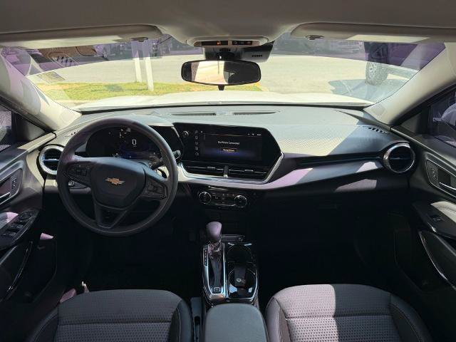 Used 2024 Chevrolet Trax LT FWD image 14