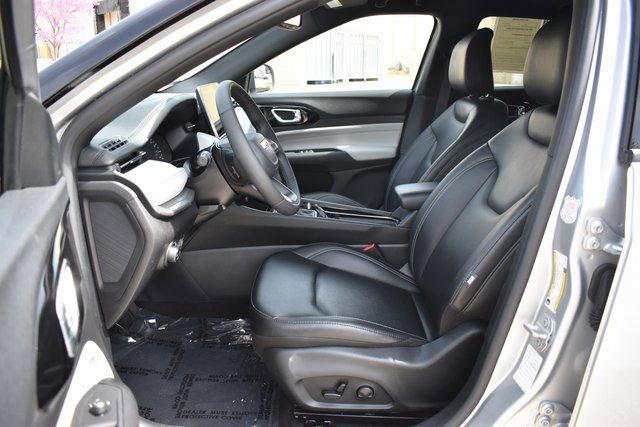 Used 2025 Jeep Compass Limited AWD/4WD image 21