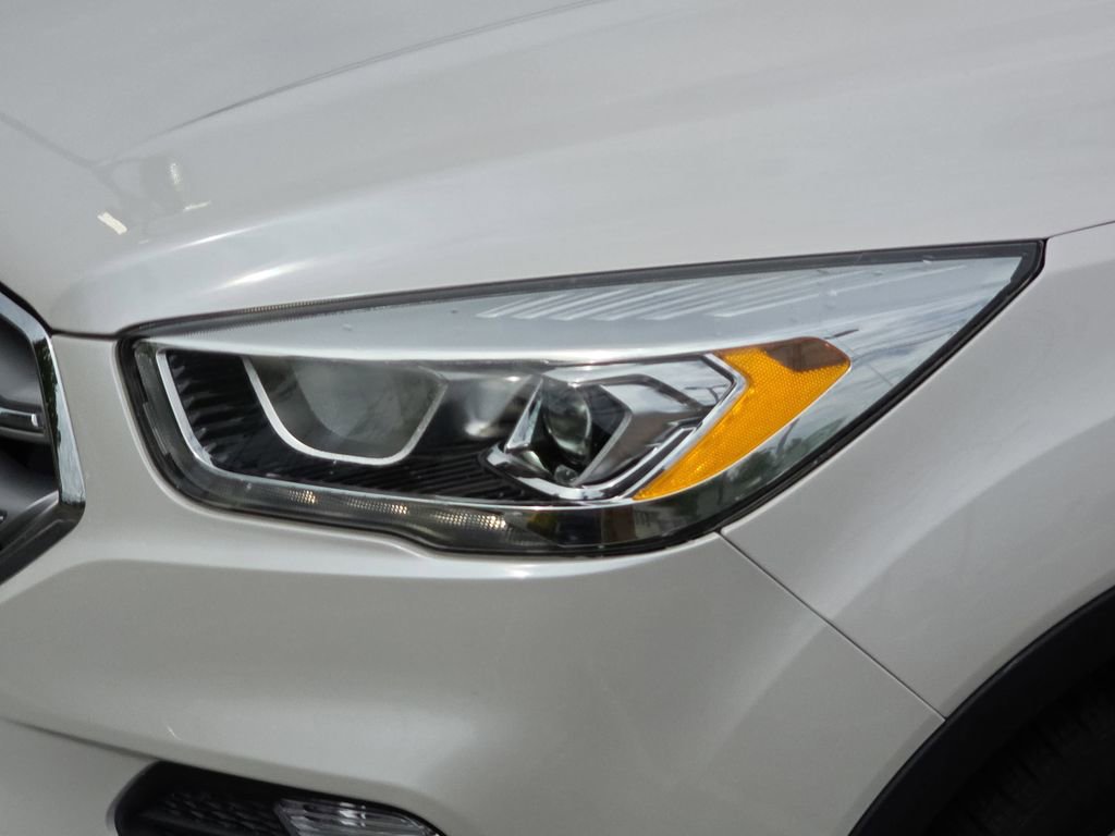 Certified 2017 Ford Escape Titanium FWD image 27