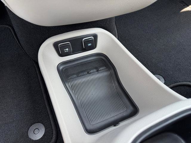 Used 2017 Chrysler Pacifica Touring-L Plus w/ Advanced Safetytec Group FWD image 25