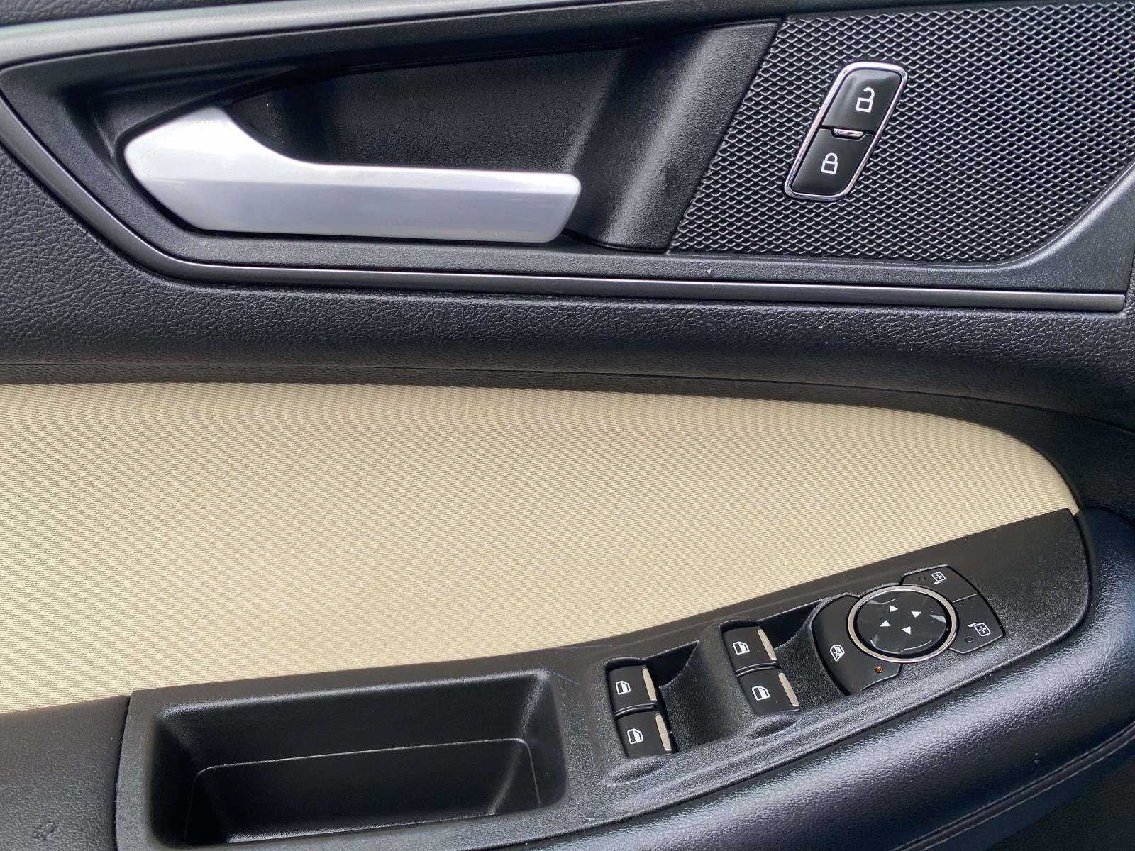 Certified 2018 Ford Edge SE FWD image 17