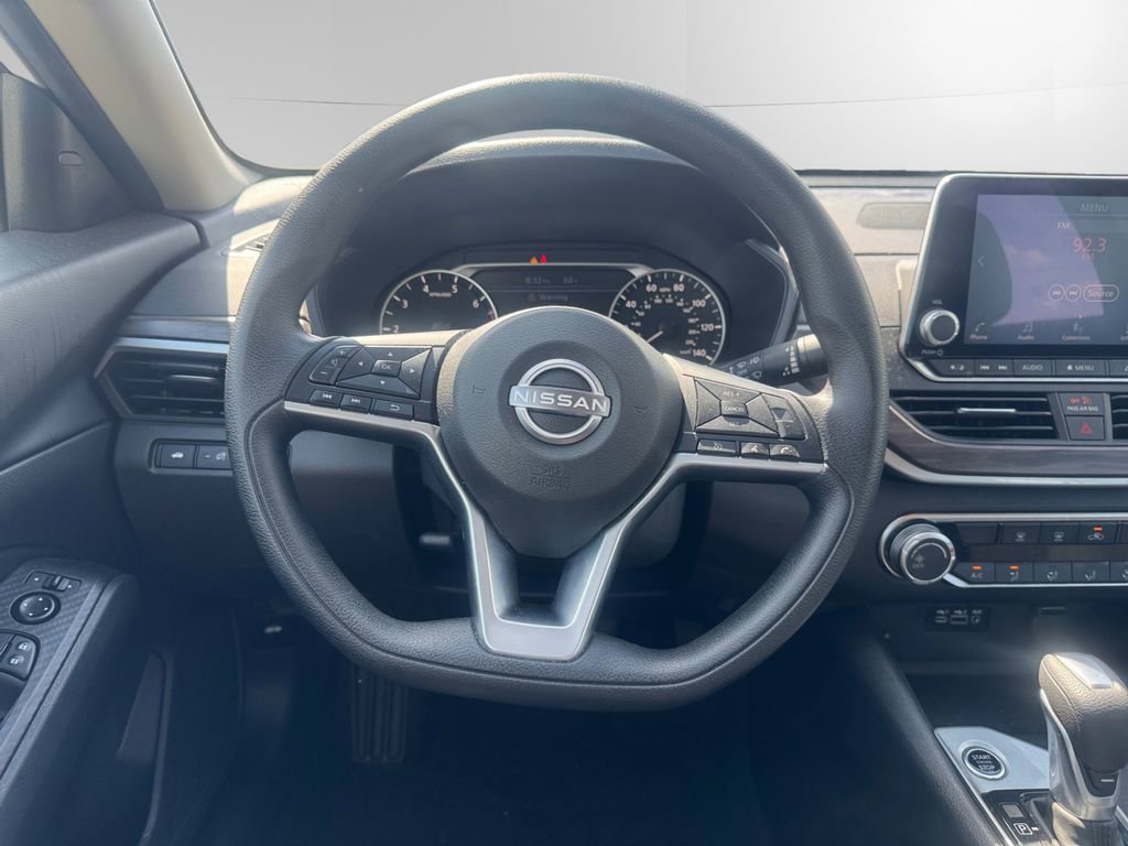 Used 2025 Nissan Altima 2.5 SV FWD image 12