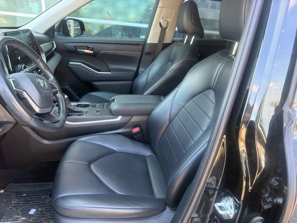 Used 2022 Toyota Highlander XLE FWD image 8