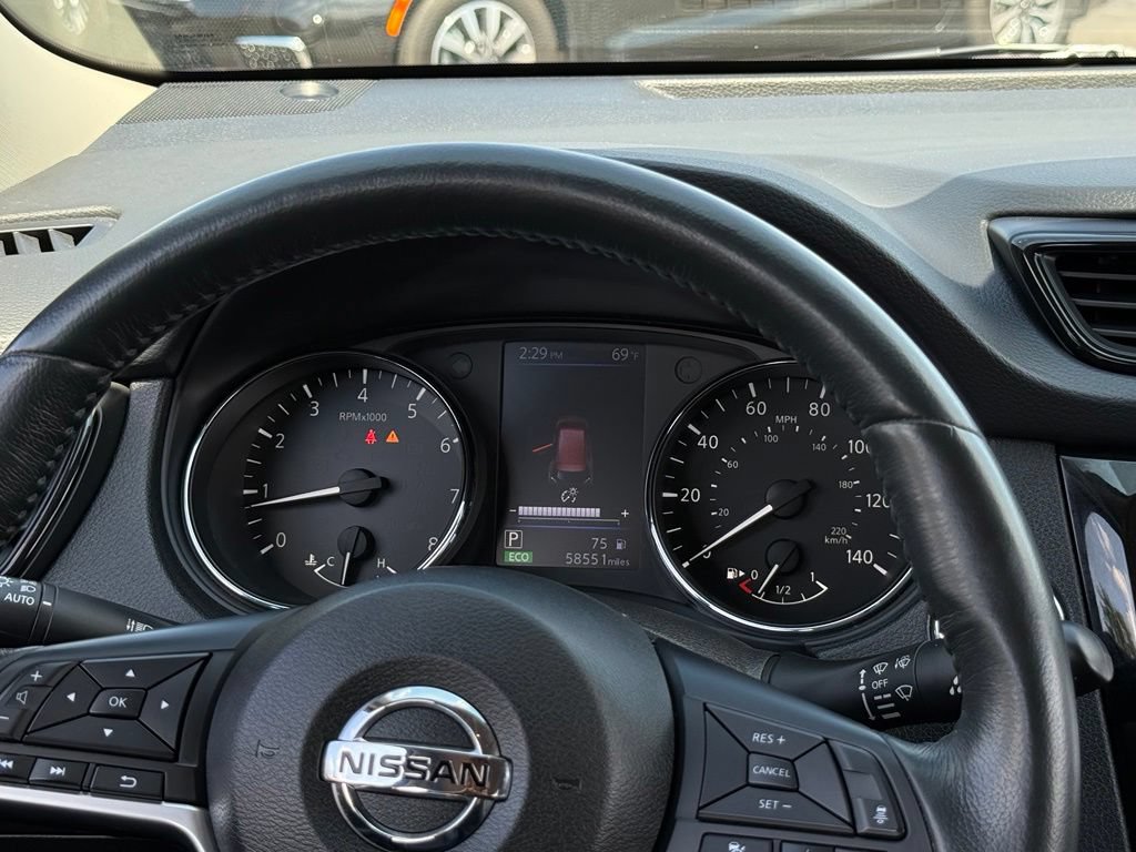 Used 2018 Nissan Rogue SV w/ Premium Package FWD image 8