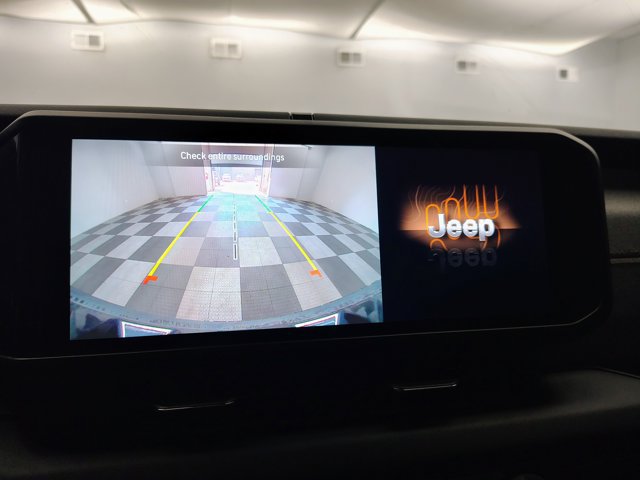 Used 2024 Jeep Wrangler Unlimited Sahara AWD/4WD image 4