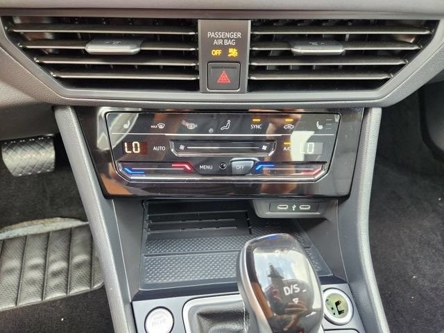 Used 2025 Volkswagen Jetta SE FWD image 18