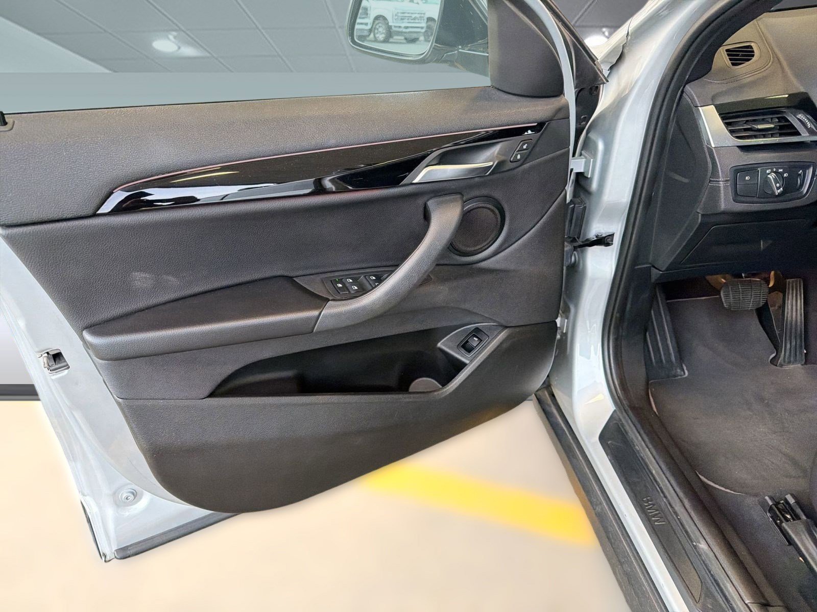 Used 2018 BMW X2 xDrive28i image 13