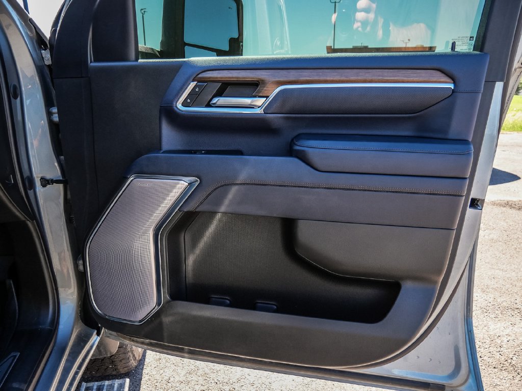 Used 2024 Chevrolet Silverado 2500 High Country w/ High Country Premium Package AWD/4WD image 21